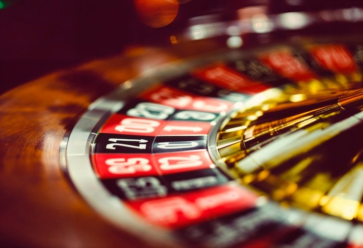 Tampilan hasil putaran dengan nomor pemenang disorot dan pembayaran ditampilkan di layar pemain jajantogel